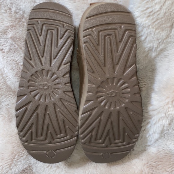 UGG CLASSIC ULTRA MINI PLATFORM - Picture 4 of 6